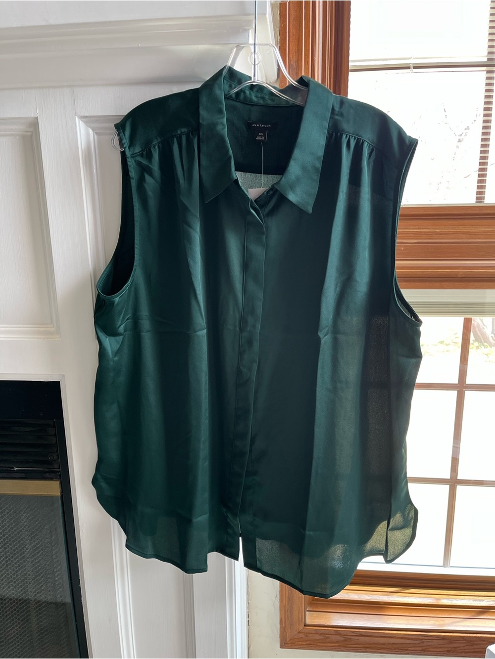 Ann Taylor Forest Green Sleeveless Hidden Button-Front Blouse NWT